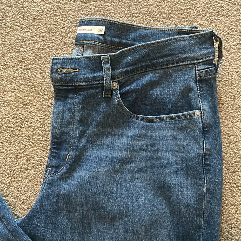Levi’s Women's Classic Mid Rise Straight-Leg Jean - Picture 2 of 14